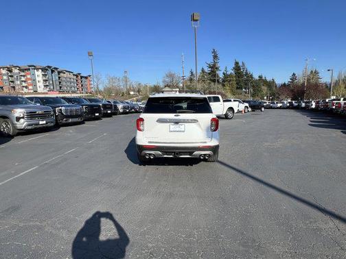 Star White Metallic Tri-Coat 2020 Ford Explorer Platinum