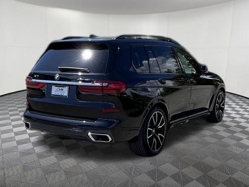 Black Sapphire Metallic 2022 BMW X7 xDrive40i