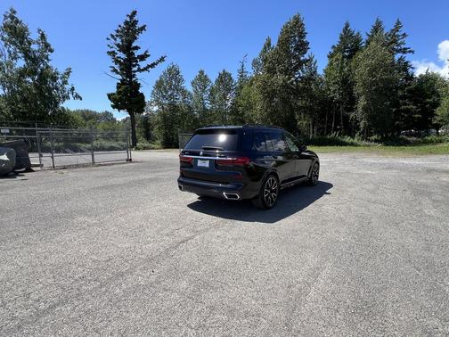 Black Sapphire Metallic 2022 BMW X7 xDrive40i