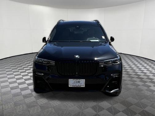 Black Sapphire Metallic 2022 BMW X7 xDrive40i