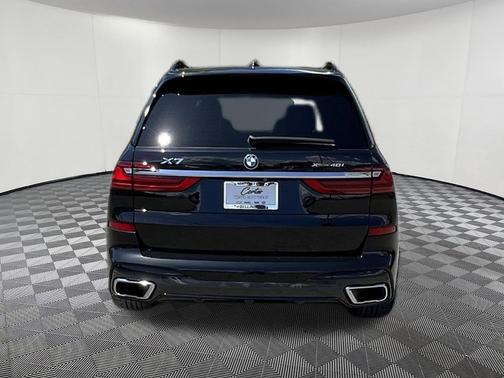 Black Sapphire Metallic 2022 BMW X7 xDrive40i