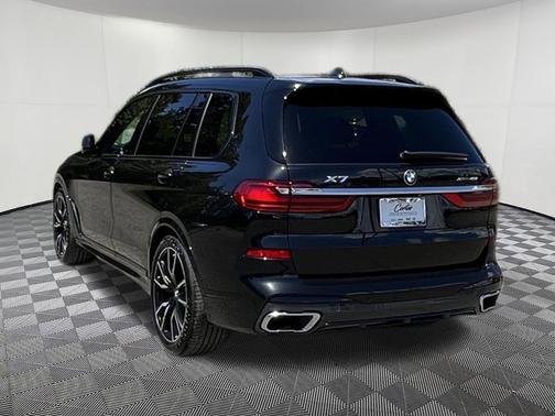 Black Sapphire Metallic 2022 BMW X7 xDrive40i