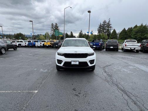 2024 Jeep Grand Cherokee Altitude