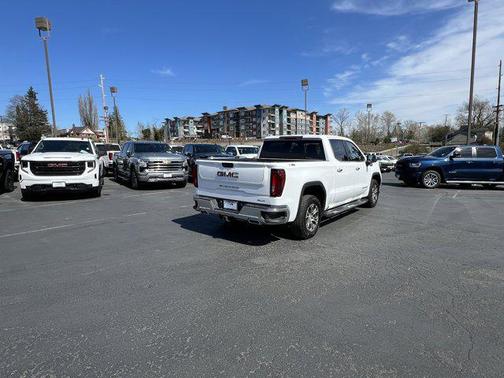 Summit White 2022 GMC Sierra 1500 SLT
