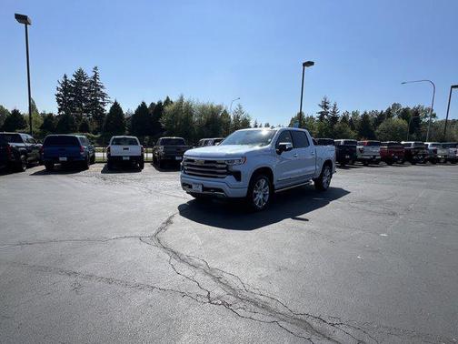 Polar White Tricoat 2026 Chevrolet Silverado 1500 High Country