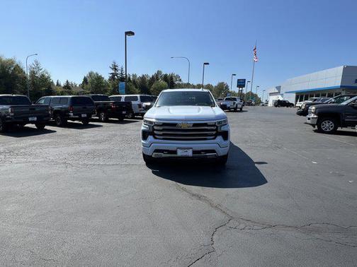 Polar White Tricoat 2026 Chevrolet Silverado 1500 High Country