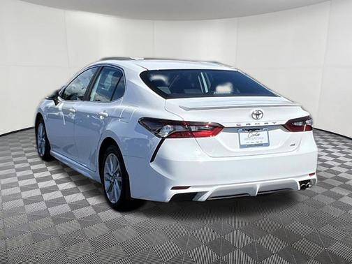 Ice Cap 2023 Toyota Camry SE
