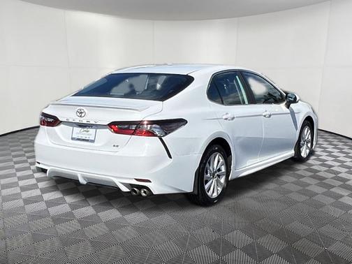 Ice Cap 2023 Toyota Camry SE