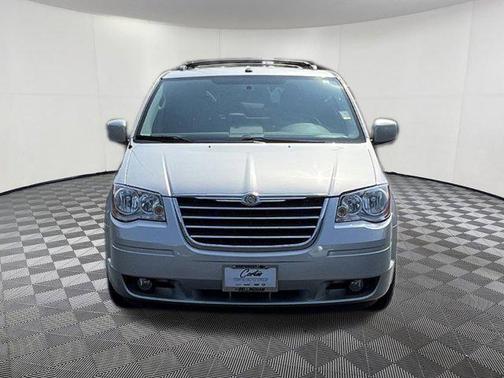 2010 Chrysler Town & Country Touring