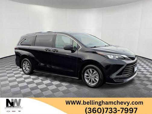 2024 Toyota Sienna LE