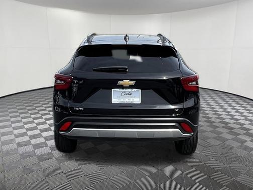 Mosaic Black Metallic 2025 Chevrolet Trax LT