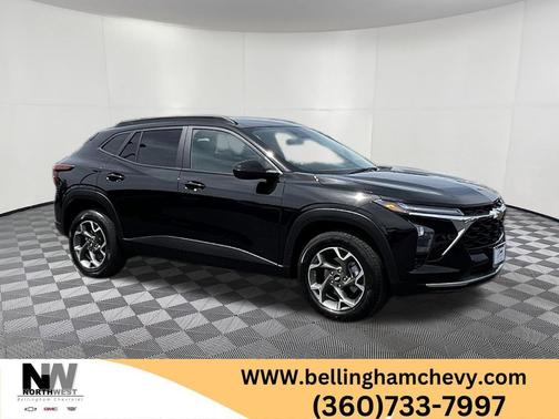 Mosaic Black Metallic 2025 Chevrolet Trax LT