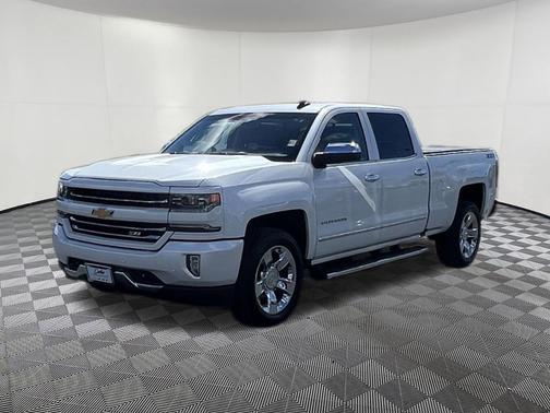 Iridescent Pearl Tricoat 2017 Chevrolet Silverado 1500 LTZ
