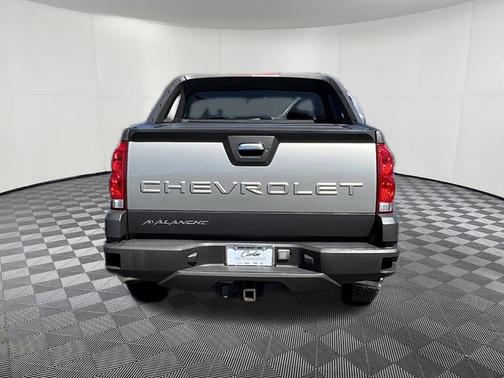 Gold 2003 Chevrolet Avalanche 2500
