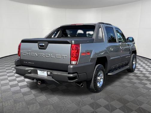 Gold 2003 Chevrolet Avalanche 2500