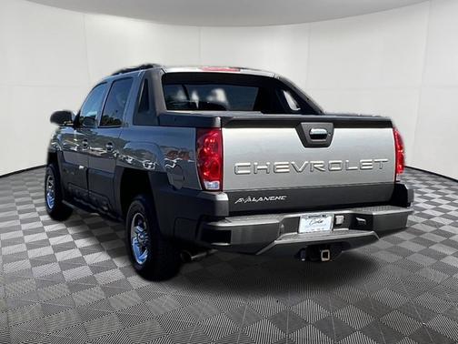 Gold 2003 Chevrolet Avalanche 2500