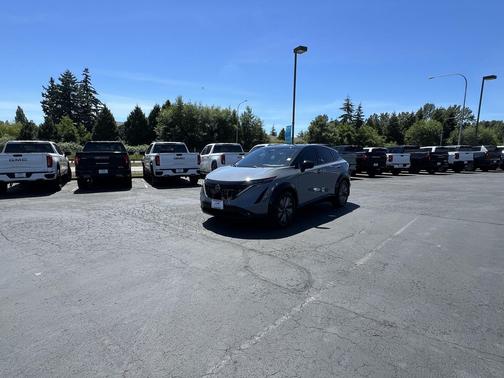 Boulder Gray Pearl/Black Diamond Pearl 2024 Nissan ARIYA EVOLVE+