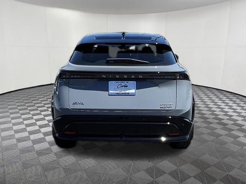 Boulder Gray Pearl/Black Diamond Pearl 2024 Nissan ARIYA EVOLVE+