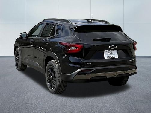 Mosaic Black Metallic 2026 Chevrolet Trax FWD ACTIV