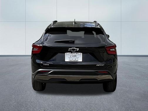 Mosaic Black Metallic 2026 Chevrolet Trax FWD ACTIV