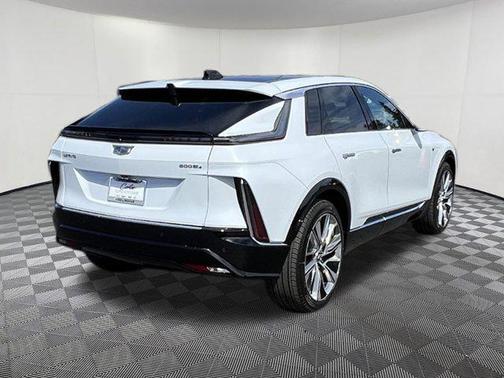 Vibrant White Tricoat 2026 Cadillac LYRIQ Signature Luxury