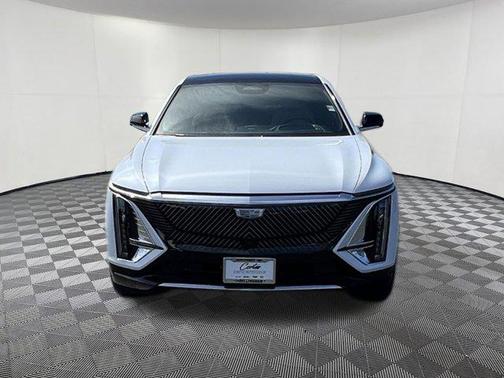 Vibrant White Tricoat 2026 Cadillac LYRIQ Signature Luxury