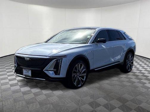 Vibrant White Tricoat 2026 Cadillac LYRIQ Signature Luxury
