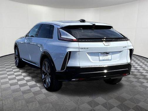 Vibrant White Tricoat 2026 Cadillac LYRIQ Signature Luxury