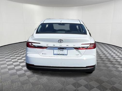 Ice 2025 Toyota Camry LE