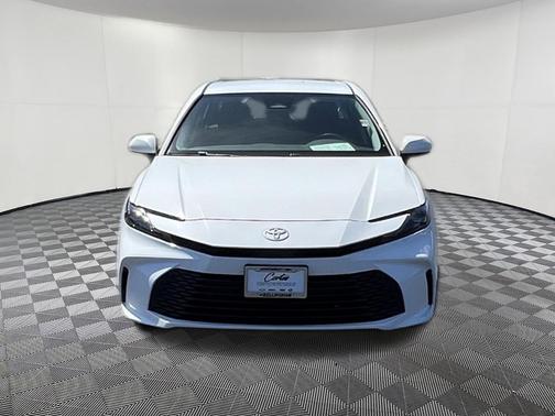 Ice 2025 Toyota Camry LE
