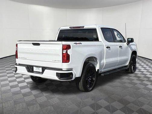 2025 Chevrolet Silverado 1500 Custom