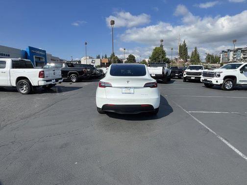 2022 Tesla Model Y Long Range Dual Motor All-Wheel Drive