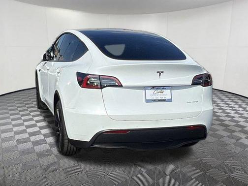 2022 Tesla Model Y Long Range Dual Motor All-Wheel Drive
