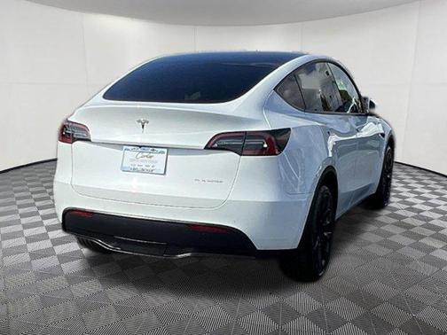 2022 Tesla Model Y Long Range Dual Motor All-Wheel Drive
