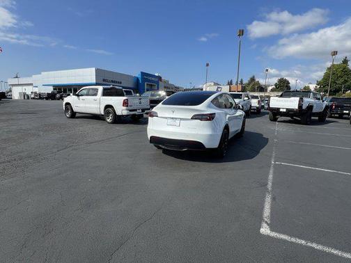 2022 Tesla Model Y Long Range Dual Motor All-Wheel Drive