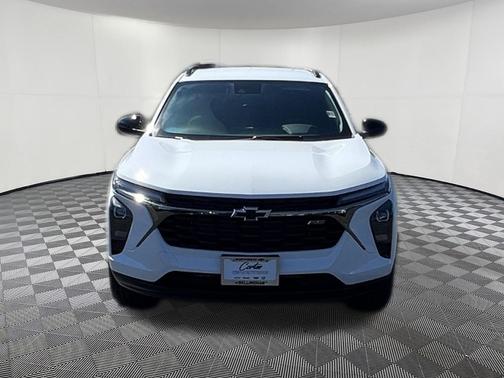 Summit White 2026 Chevrolet Trax FWD 2RS