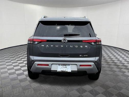 2023 Nissan Pathfinder SL 4WD