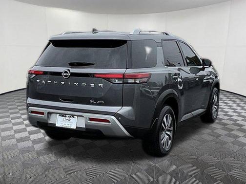 2023 Nissan Pathfinder SL 4WD