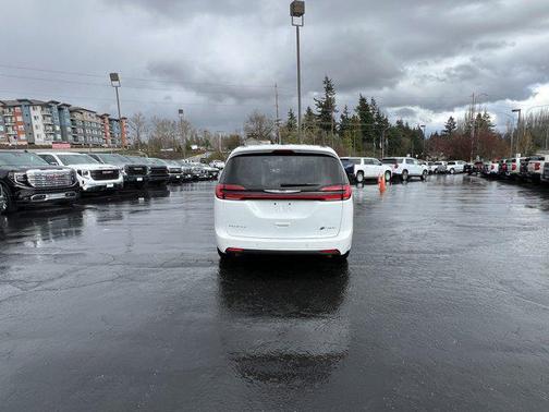 2023 Chrysler Pacifica Hybrid Touring L