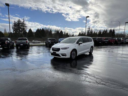 2023 Chrysler Pacifica Hybrid Touring L
