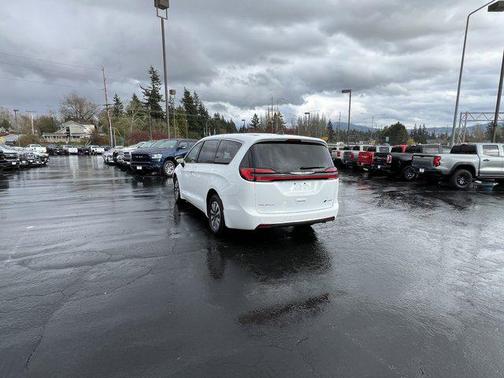 2023 Chrysler Pacifica Hybrid Touring L