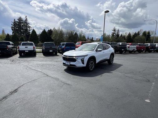 Summit White 2026 Chevrolet Trax LT