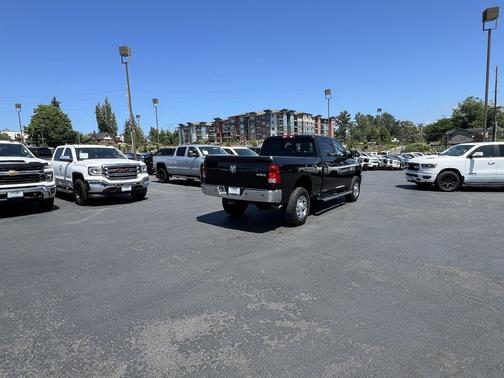Brilliant Black Crystal Pearlcoat 2018 RAM 2500 Tradesman Crew Cab 4x4 6'4' Box
