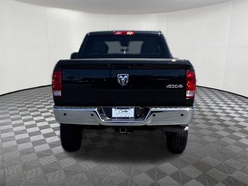 Brilliant Black Crystal Pearlcoat 2018 RAM 2500 Tradesman Crew Cab 4x4 6'4' Box