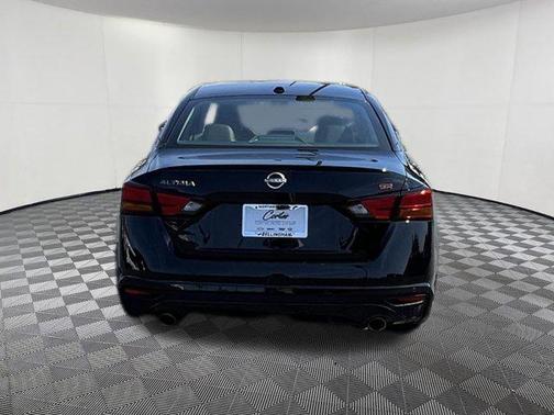 Super Black 2025 Nissan Altima SR FWD