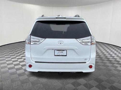 2019 Toyota Sienna SE
