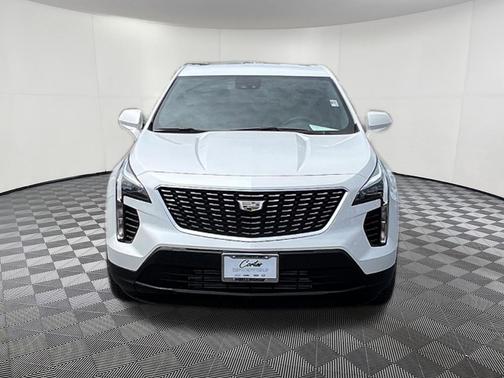Crystal White Tricoat 2023 Cadillac XT4 Luxury