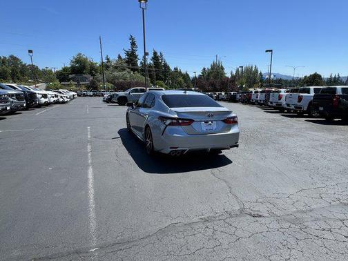 2024 Toyota Camry Hybrid SE