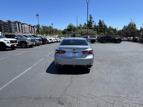 2024 Toyota Camry Hybrid SE