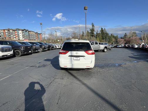 2020 Toyota Sienna SE